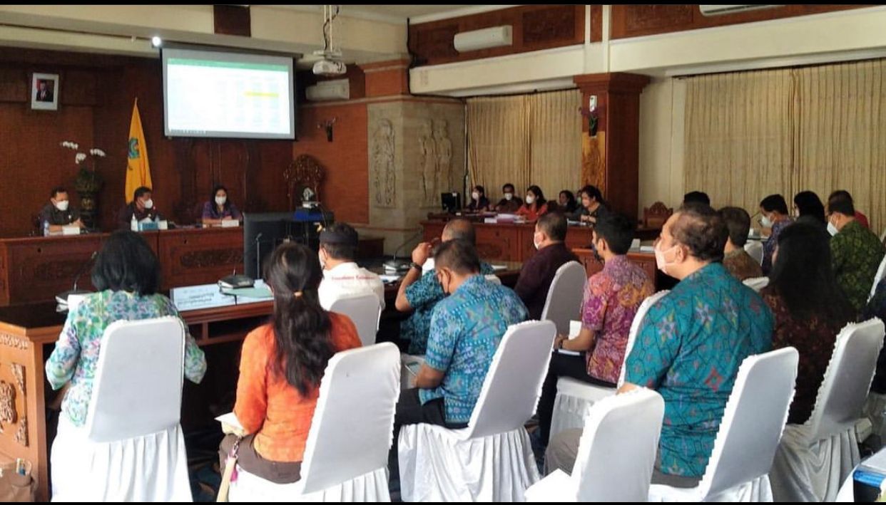 Rapat pembahasan rancangan KUA-PPAS TA.2023 di Ruang Praja Utama.