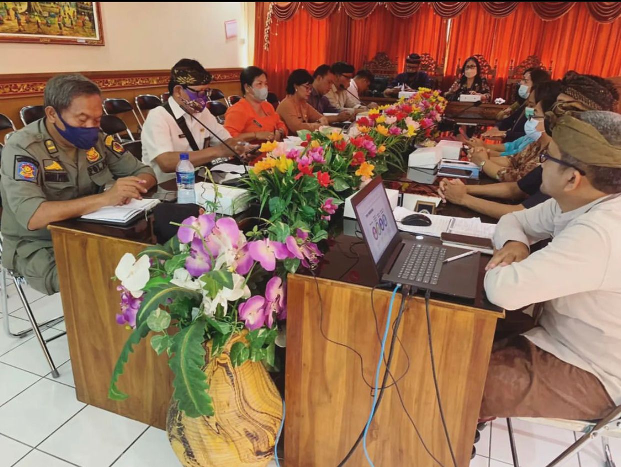 Rapat evaluasi pembinaan Pasar Desa