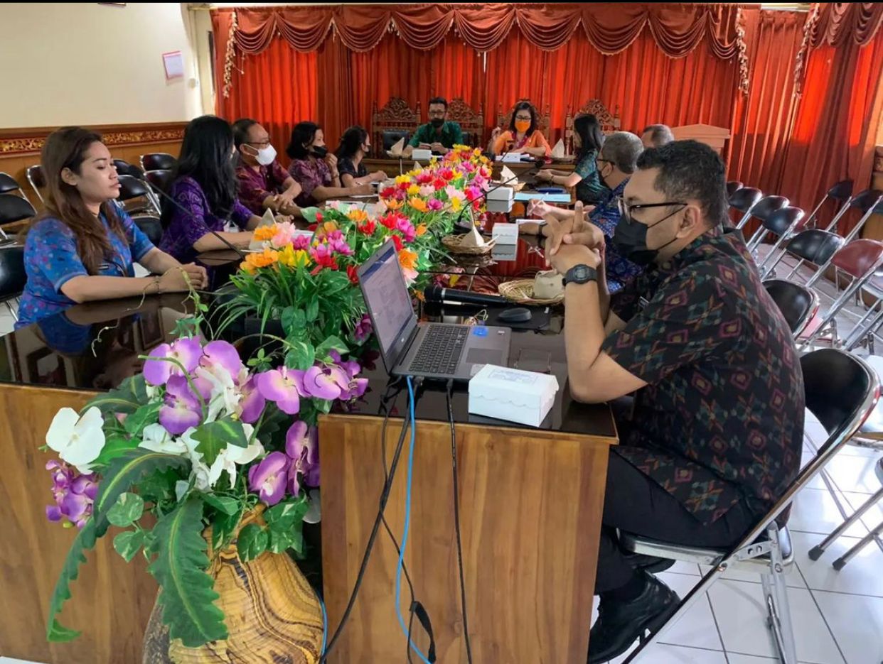 Rapat evaluasi kerjasama Desa bersama tim pembinaan kerja sama Desa 