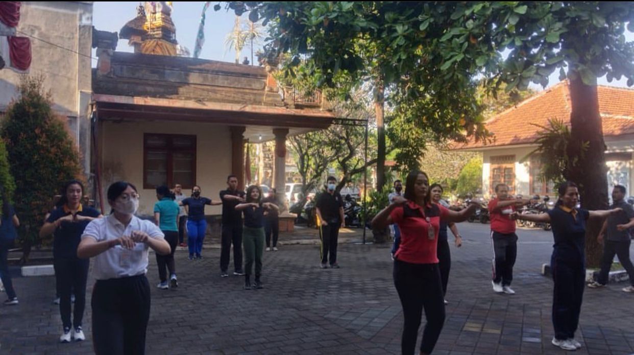 Jumat ceria Dinas Pemberdayaan Masyarakat dan Desa Kota Denpasar melangsungkan Senam Sewaka Dharma 